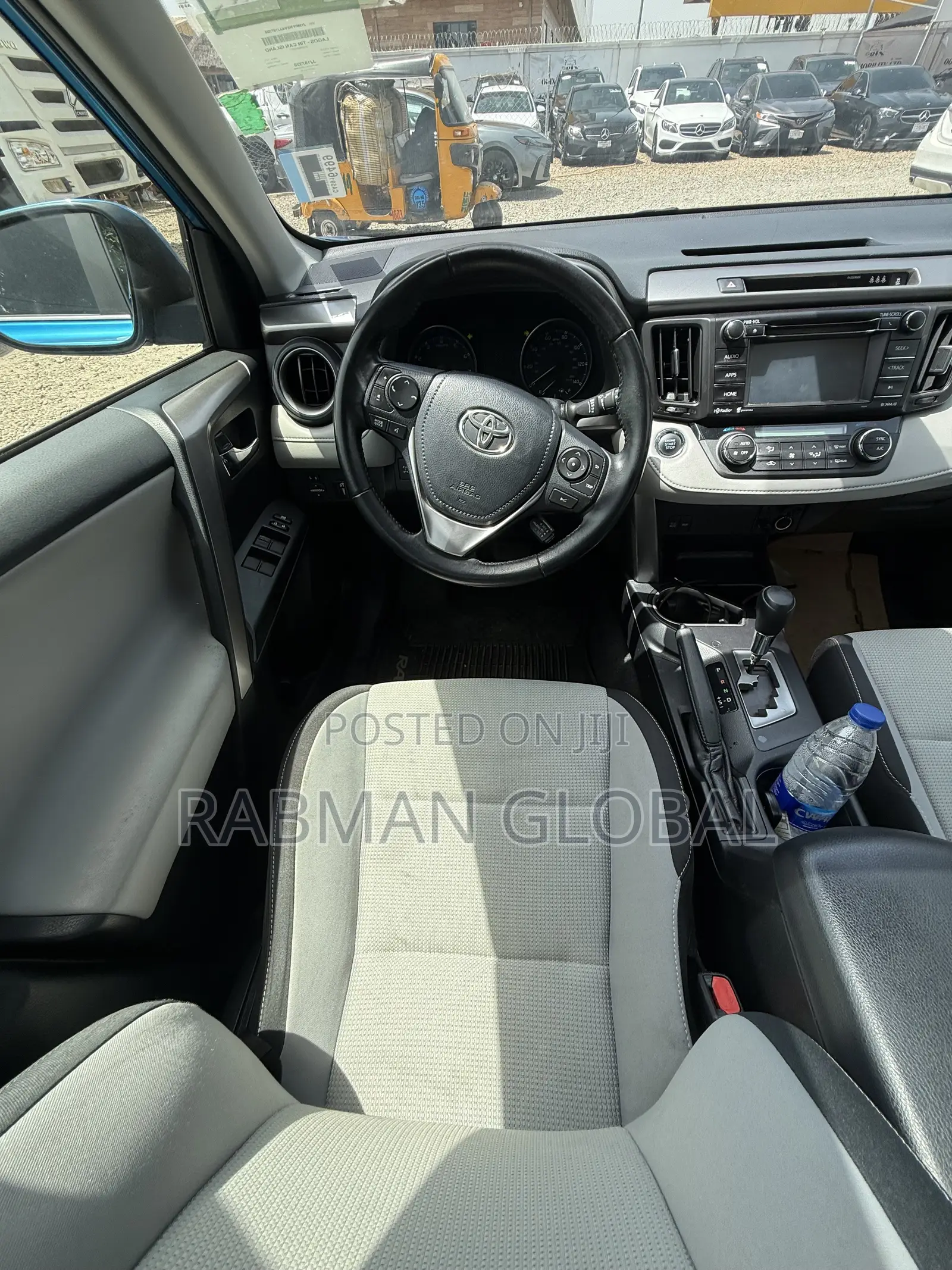 Toyota RAV4 XLE 4dr SUV AWD (2.5L 4cyl 6A) 2018 Blue