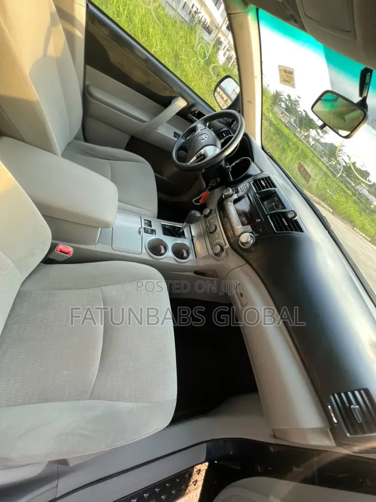 Toyota Highlander SE 2011 Blue