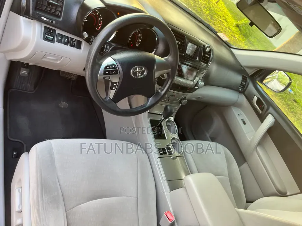 Toyota Highlander SE 2011 Blue