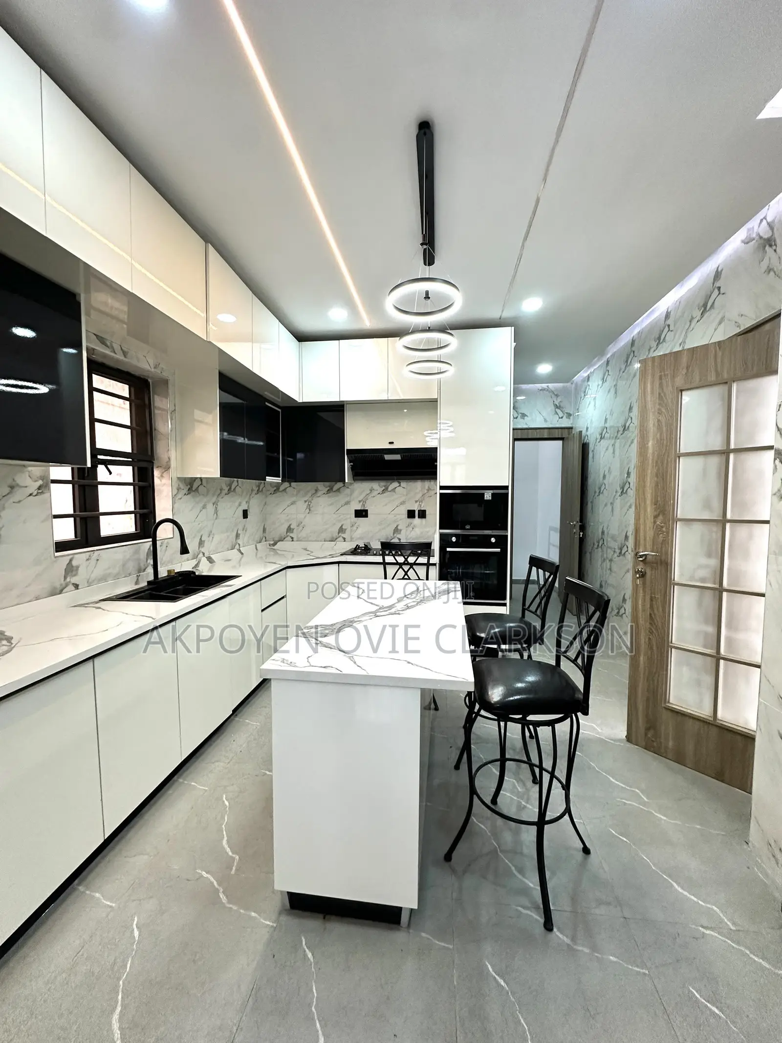 5bdrm Duplex in Guzape District for sale