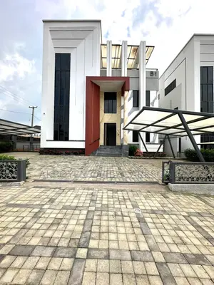5bdrm Duplex in Guzape District for sale