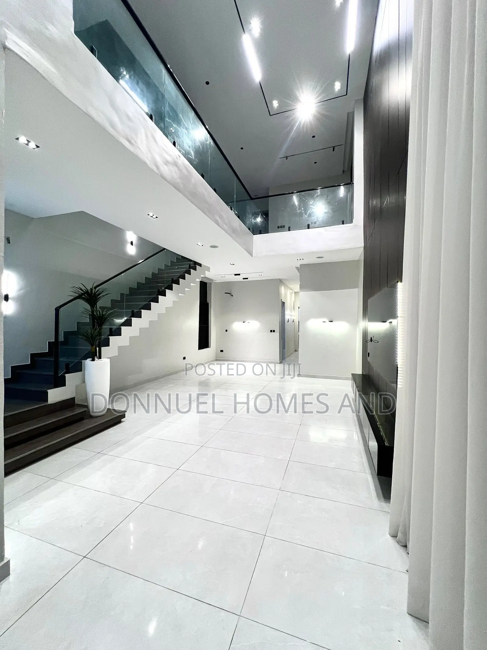 5bdrm Duplex in Lekki Expressway for sale