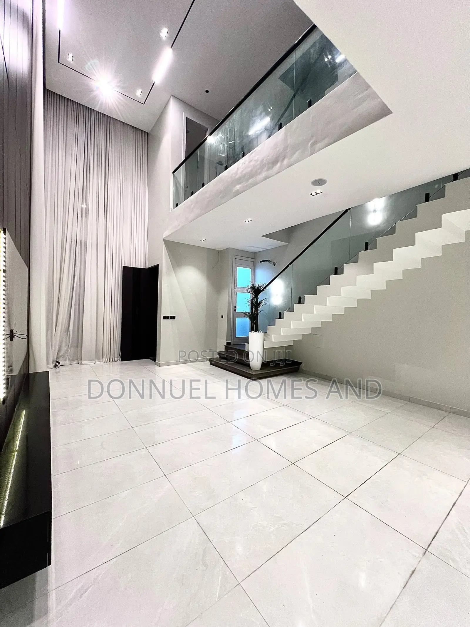 5bdrm Duplex in Lekki Expressway for sale