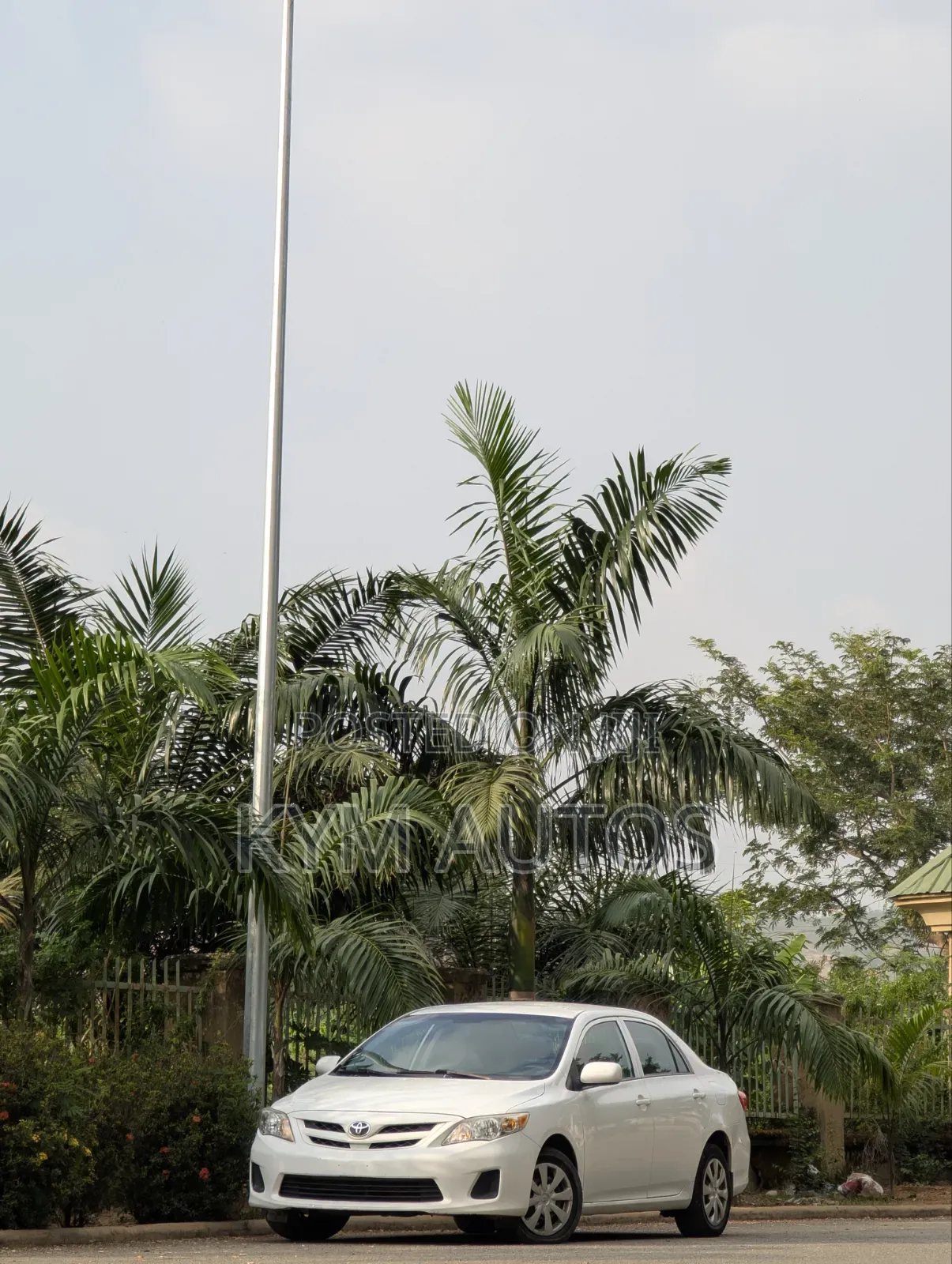 Toyota Corolla LE 4dr Sedan (1.8L 4cyl 4A) 2013 White