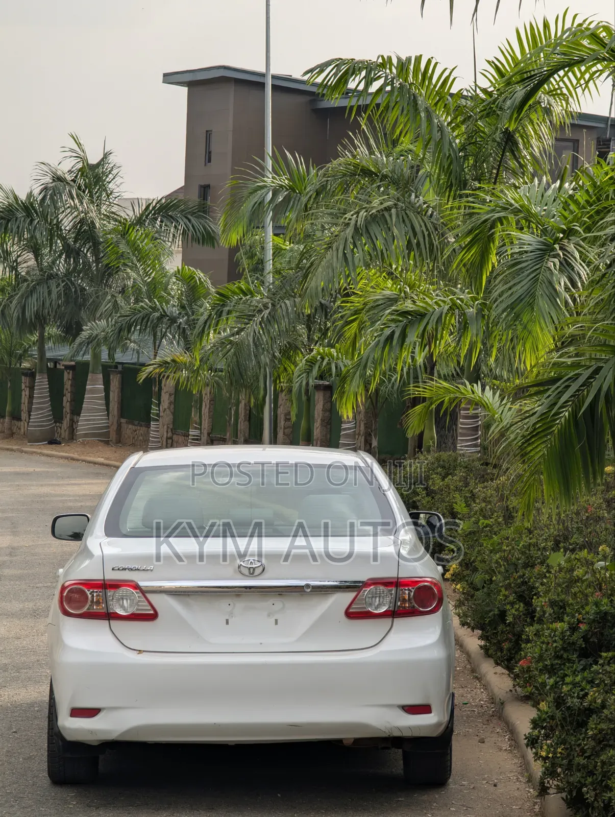 Toyota Corolla LE 4dr Sedan (1.8L 4cyl 4A) 2013 White