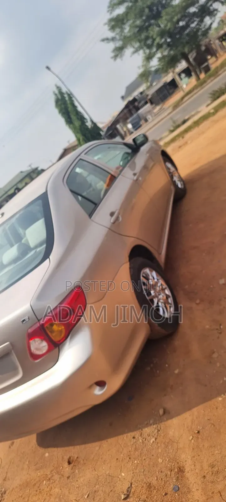 Toyota Corolla Base 4dr Sedan (1.8L 4cyl 5M) 2010 Gold