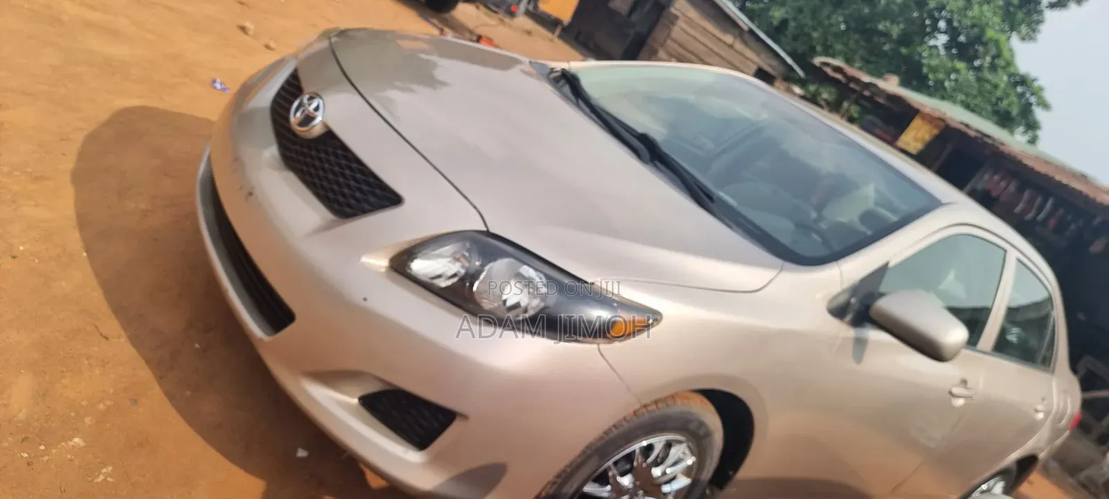 Toyota Corolla Base 4dr Sedan (1.8L 4cyl 5M) 2010 Gold