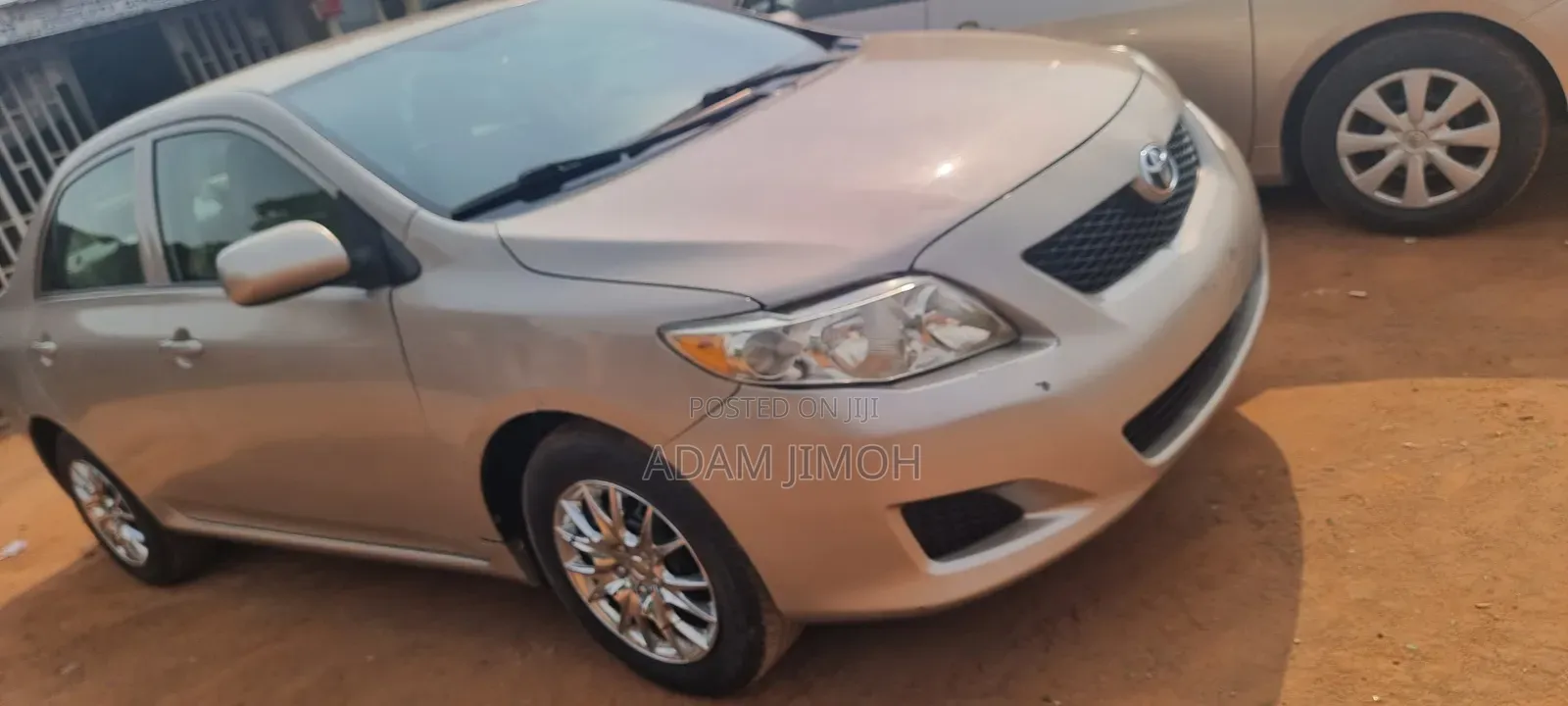 Toyota Corolla Base 4dr Sedan (1.8L 4cyl 5M) 2010 Gold