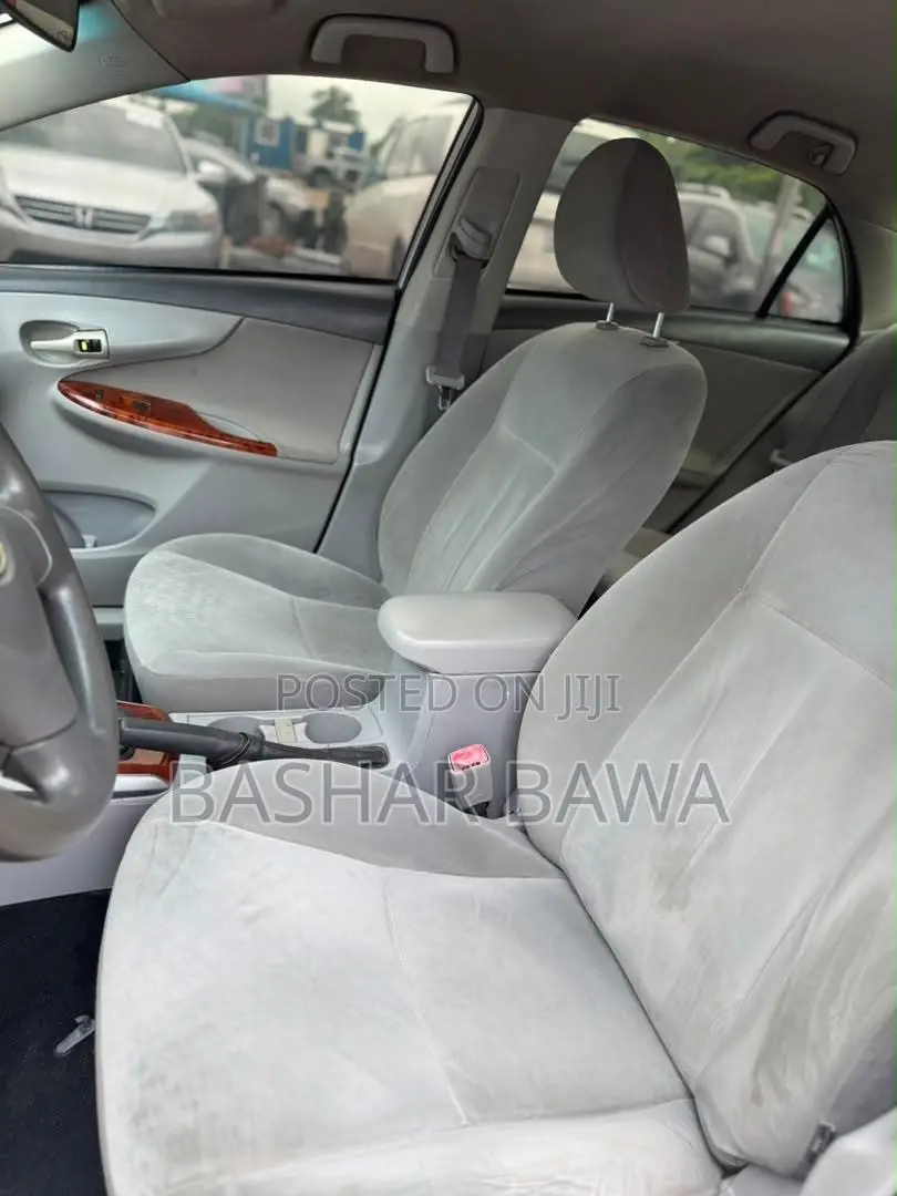 Toyota Corolla LE 4dr Sedan (1.8L 4 cyl 4A) 2009 Silver