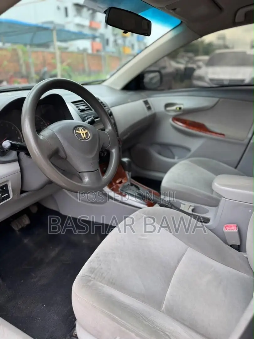 Toyota Corolla LE 4dr Sedan (1.8L 4 cyl 4A) 2009 Silver