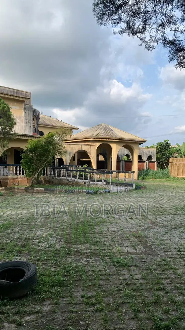 7bdrm Duplex in Ewet Housing Estate, for sale
