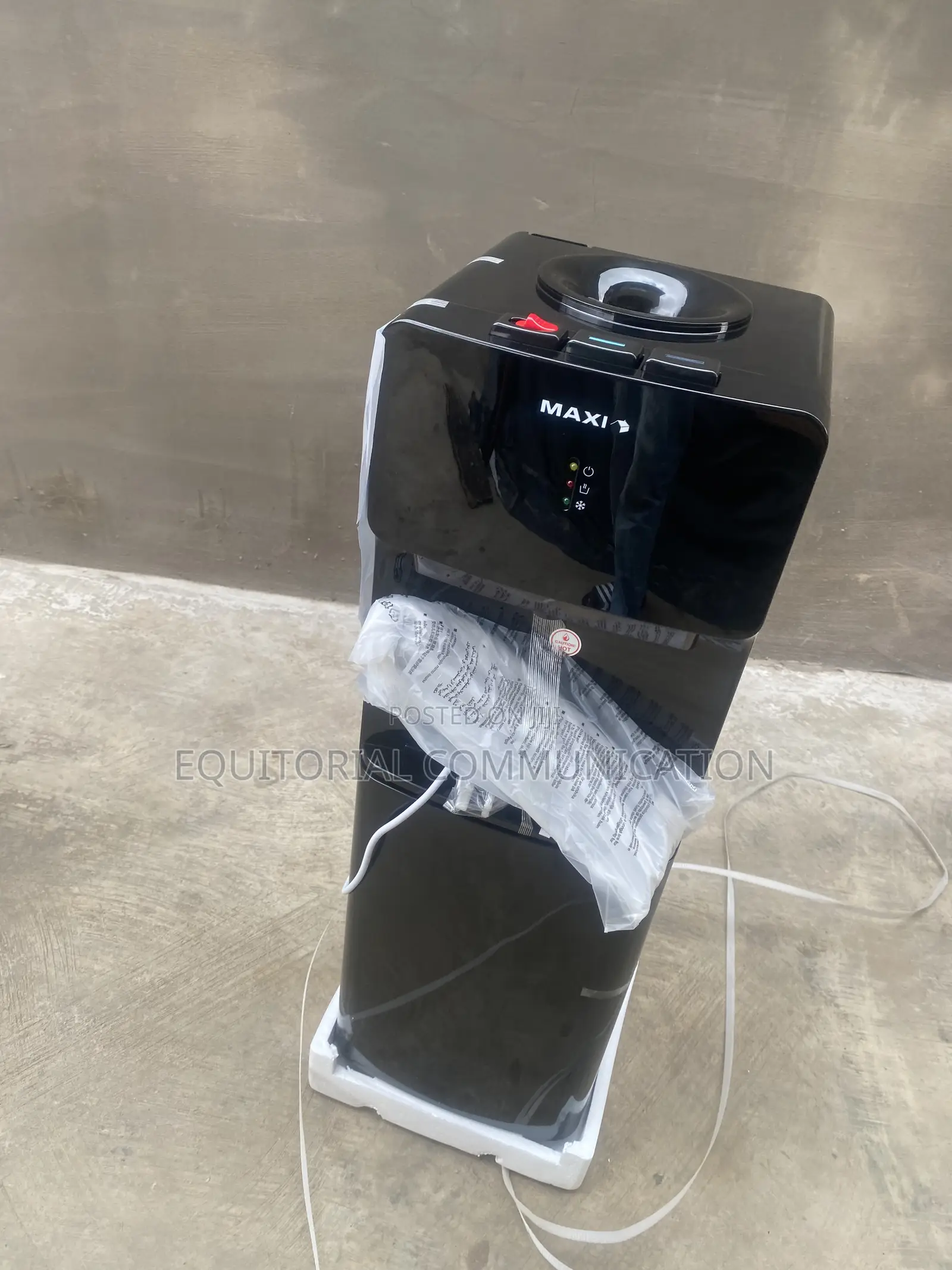 MAXI YL1663S-W Convenient Three-Temperature Water Dispenser