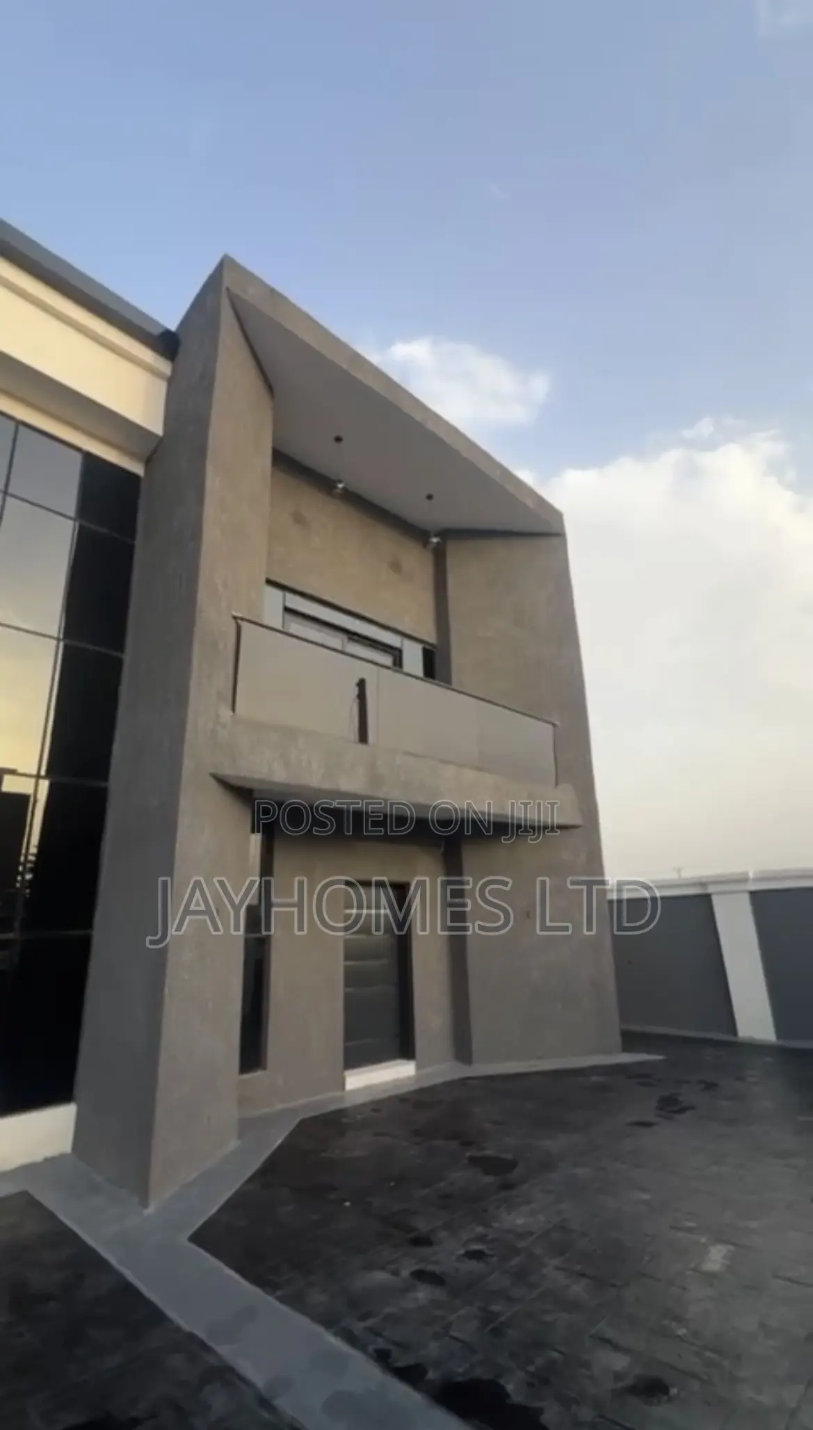 5bdrm Duplex in Mariam Babangida Way, Oshimili South for sale
