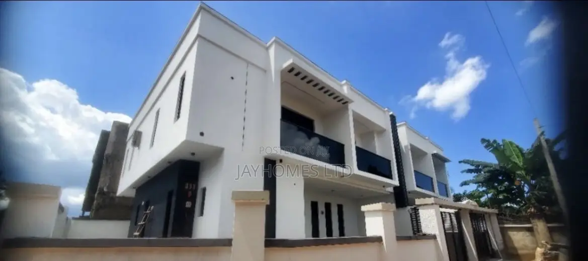 3bdrm Duplex in Okpanam Road Asaba, Oshimili South for sale