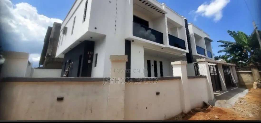 3bdrm Duplex in Okpanam Road Asaba, Oshimili South for sale