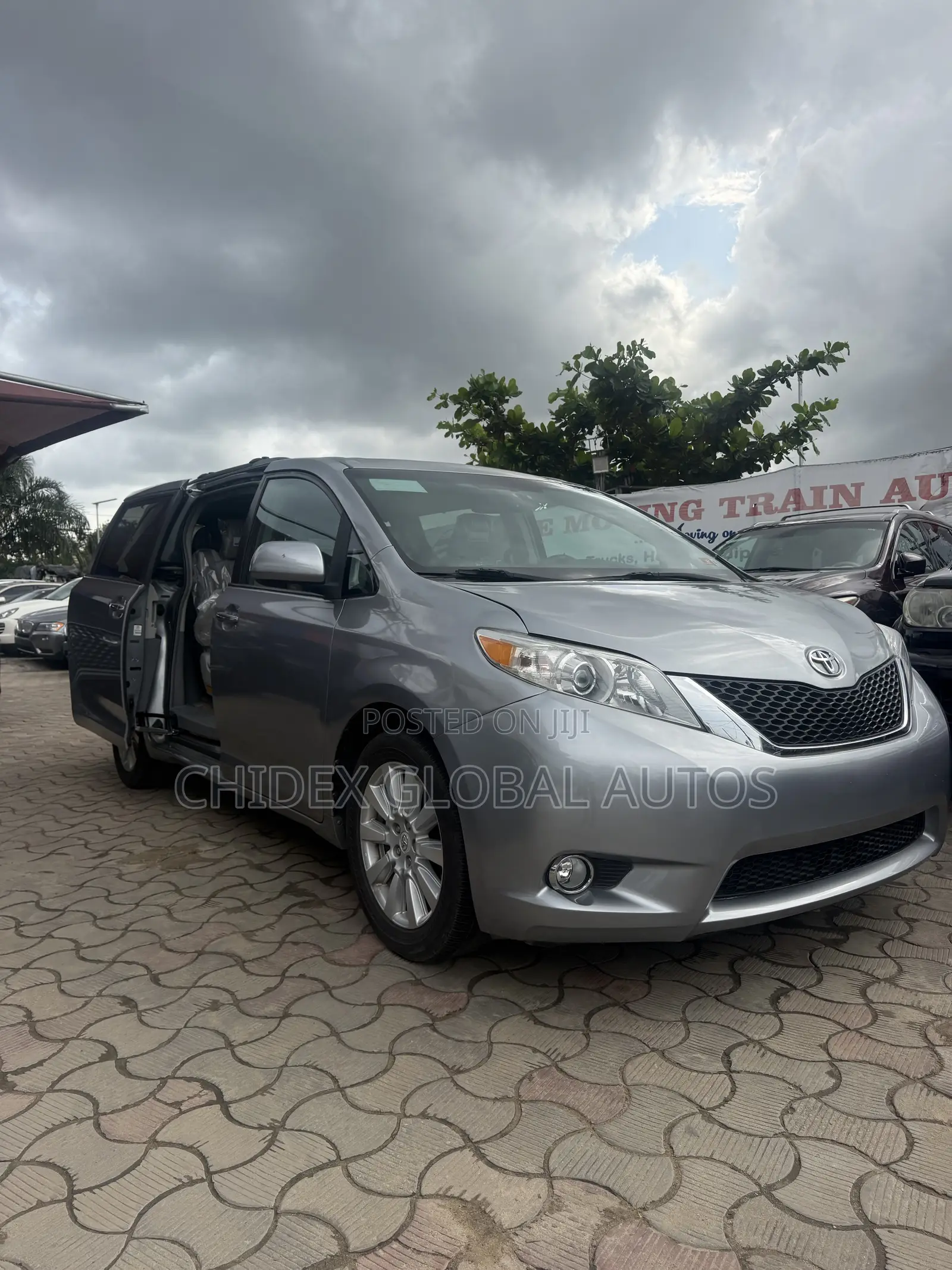 Toyota Sienna Limited 7 Passenger 2012 Silver