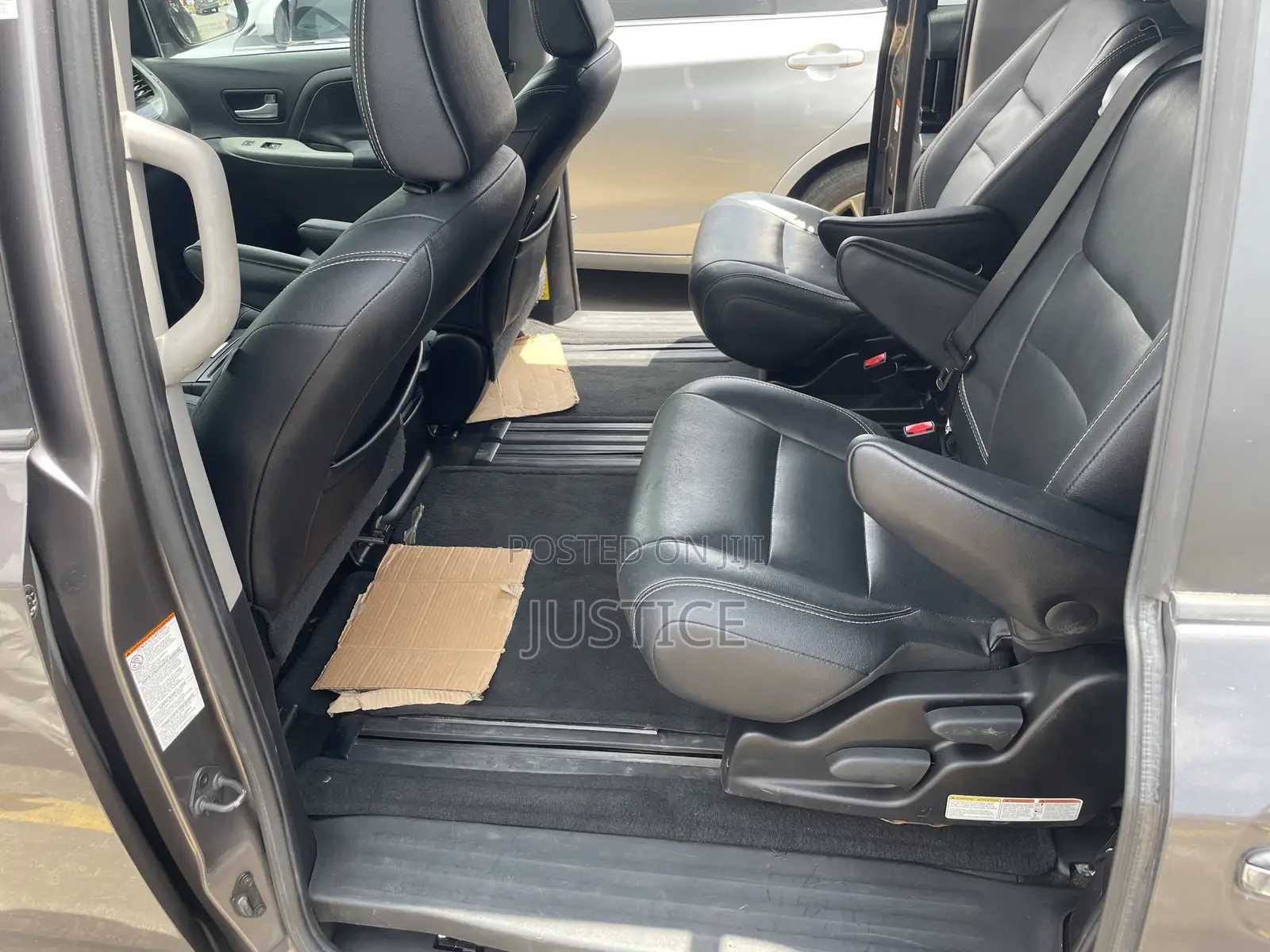 Toyota Sienna SE Premium 8-Passenger 4dr Minivan (3.5L 6cyl 6A) 2015