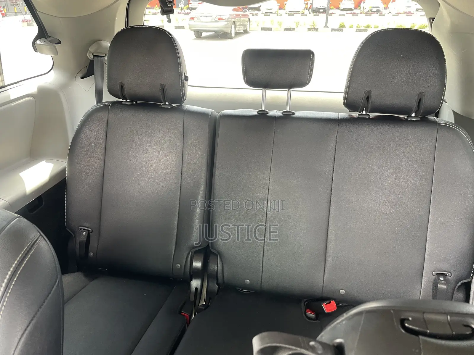 Toyota Sienna SE Premium 8-Passenger 4dr Minivan (3.5L 6cyl 6A) 2015