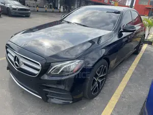 Mercedes-Benz E300 2018 Blue