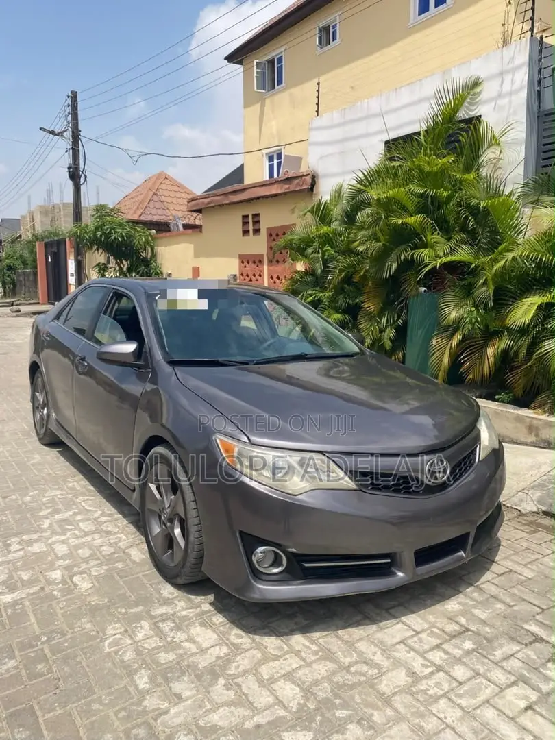 Toyota Camry SE 4dr Sedan (3.5L 6cyl 6A) 2014 Gray