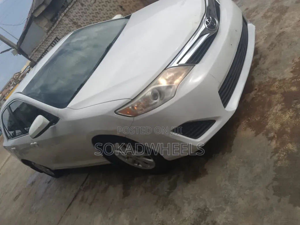 Toyota Camry LE 4dr Sedan (2.5L 4cyl 6A) 2015 White