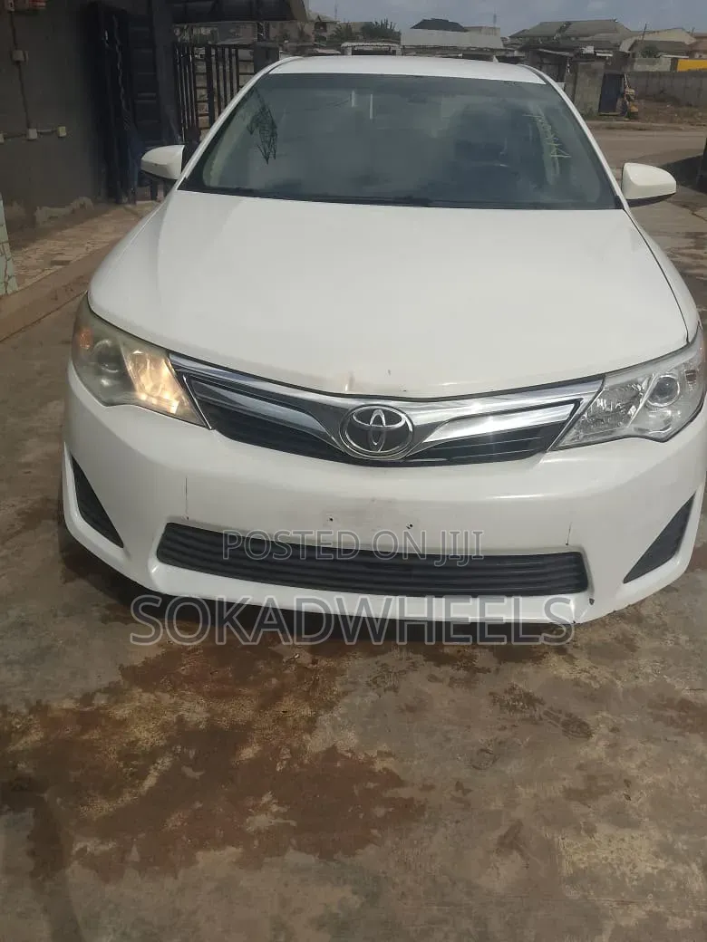 Toyota Camry LE 4dr Sedan (2.5L 4cyl 6A) 2015 White