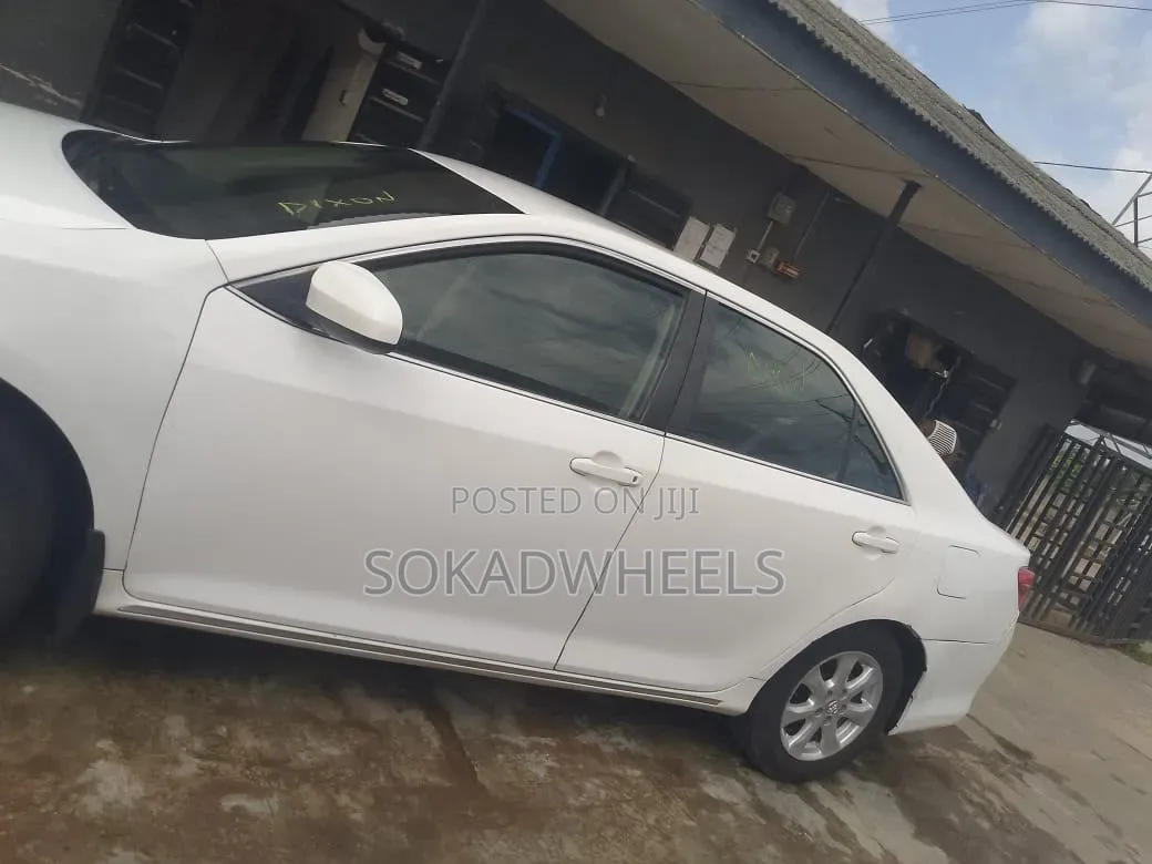 Toyota Camry LE 4dr Sedan (2.5L 4cyl 6A) 2015 White