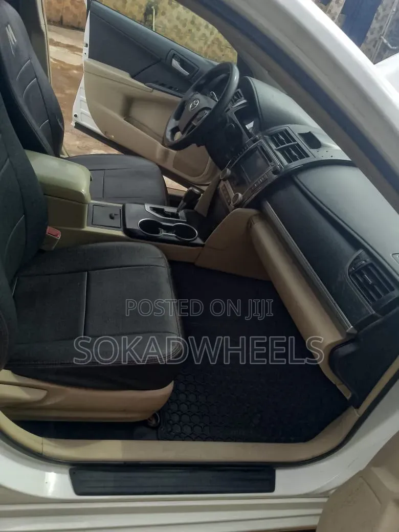 Toyota Camry LE 4dr Sedan (2.5L 4cyl 6A) 2015 White
