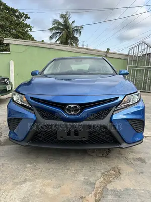 Toyota Camry SE FWD (2.5L 4cyl 8AM) 2018 Blue