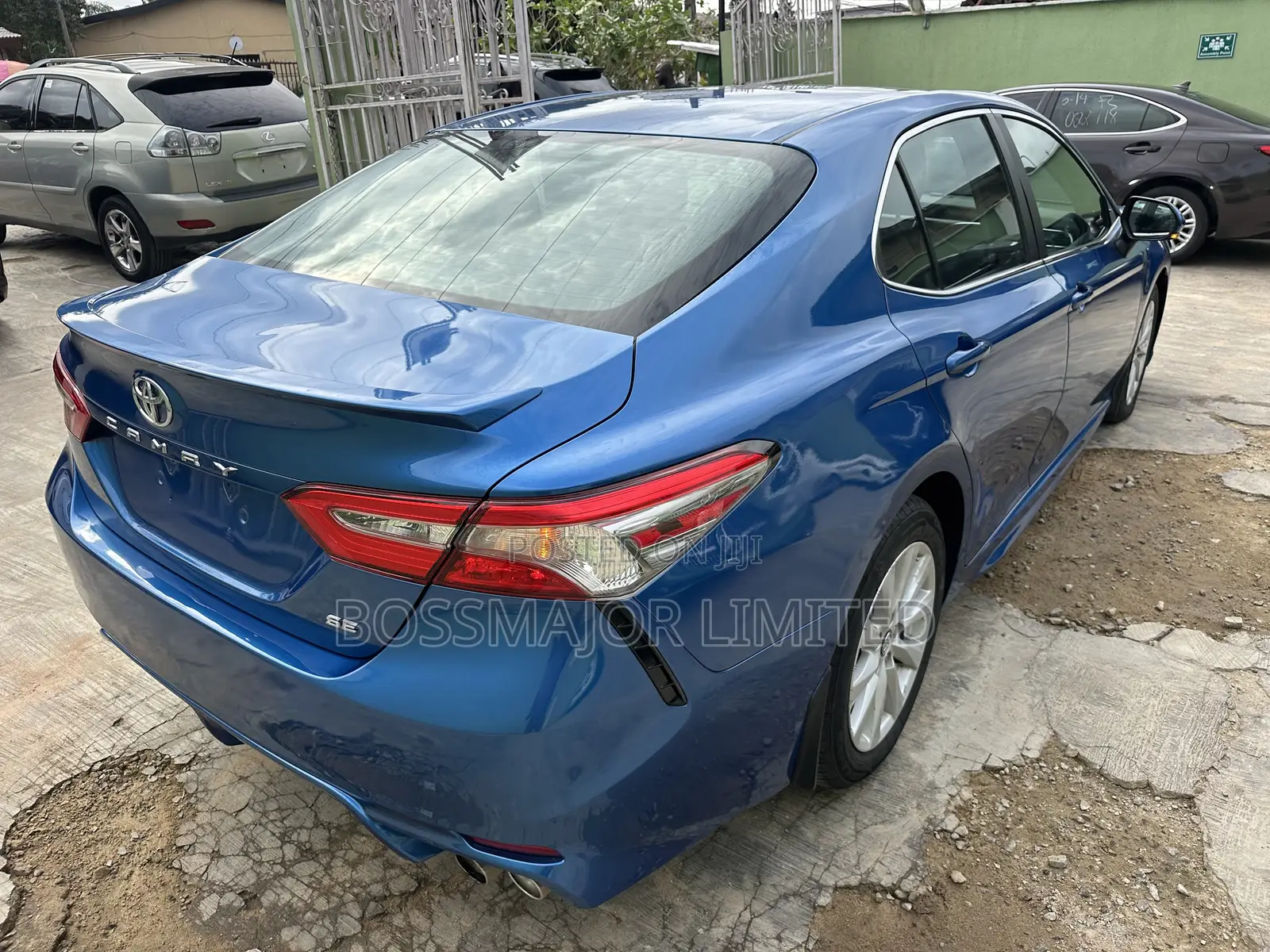 Toyota Camry SE FWD (2.5L 4cyl 8AM) 2018 Blue