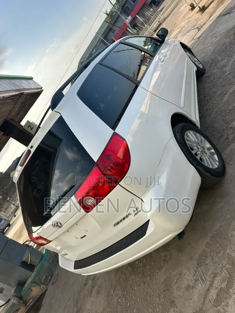 Toyota Sienna LE 4WD 2007 White
