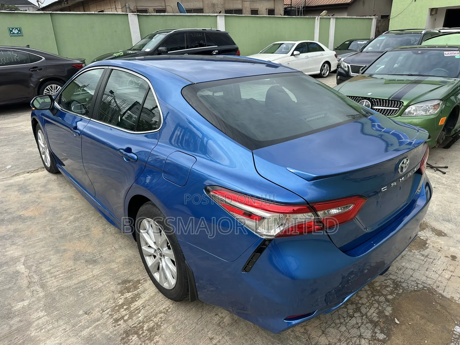 Toyota Camry SE FWD (2.5L 4cyl 8AM) 2018 Blue