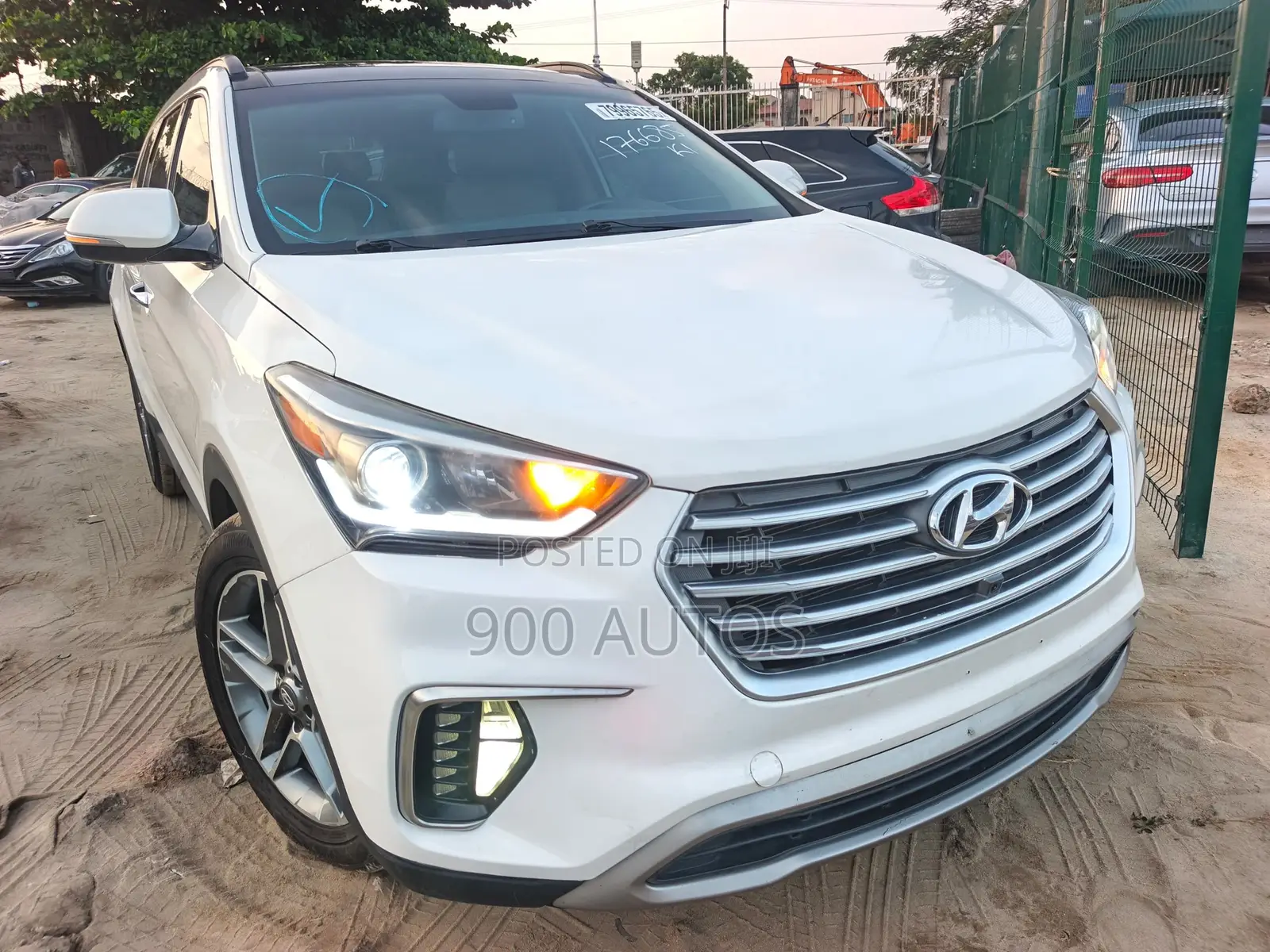 Hyundai Santa Fe SE AWD 2016 White