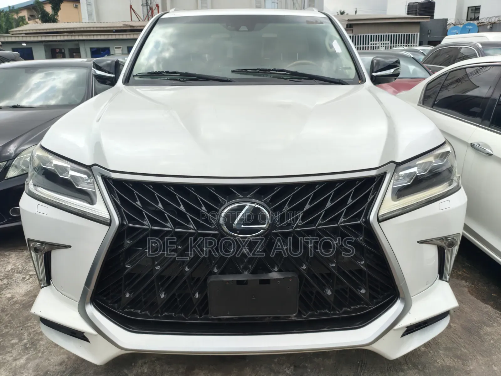 Lexus LX 570 AWD 2017 White
