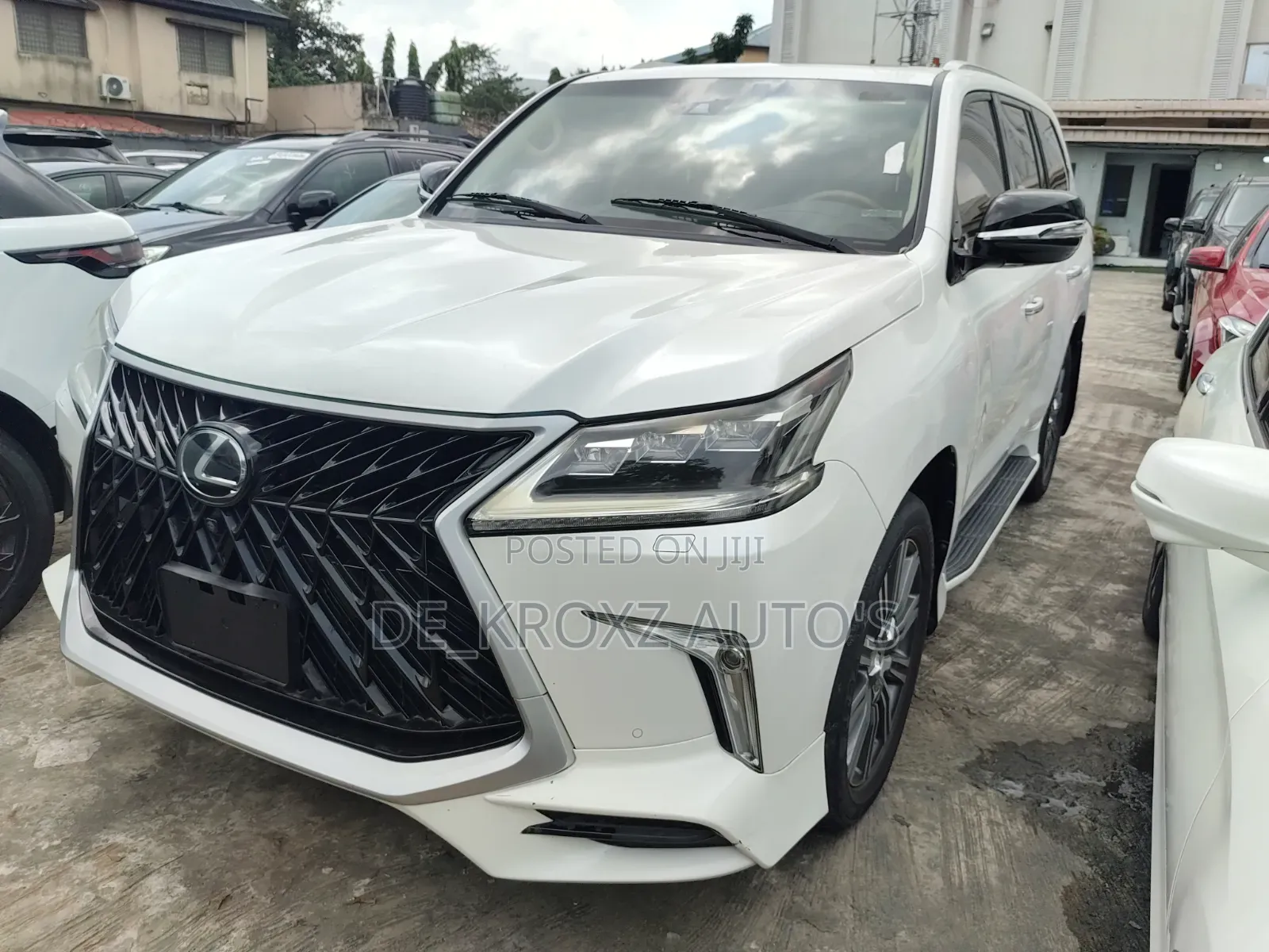 Lexus LX 570 AWD 2017 White
