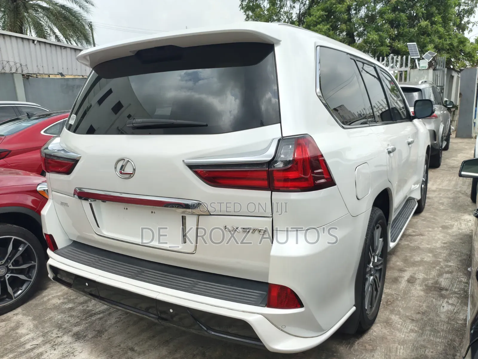 Lexus LX 570 AWD 2017 White