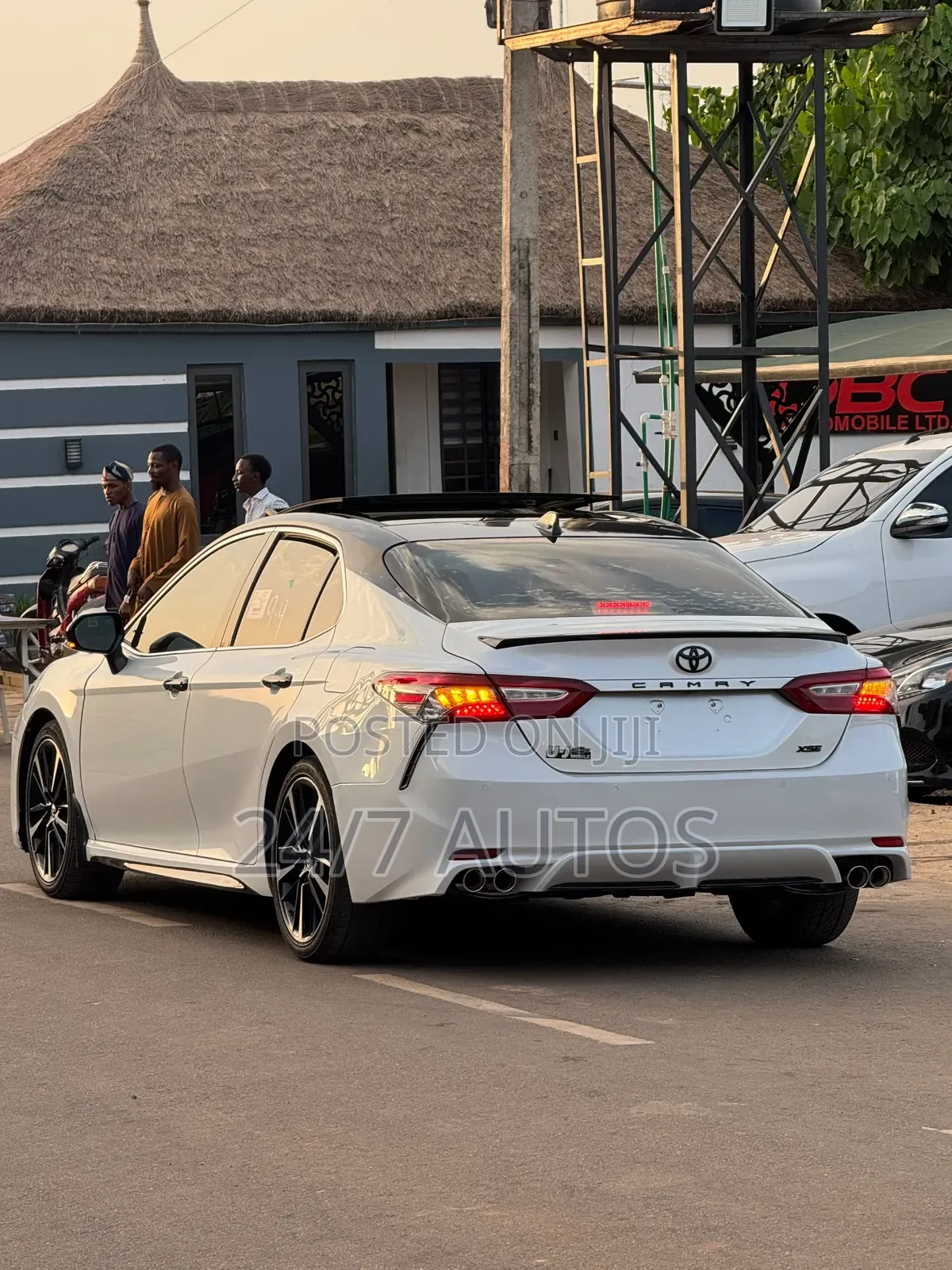 Toyota Camry XSE V6 FWD (3.5L 6cyl 8AM) 2018 White