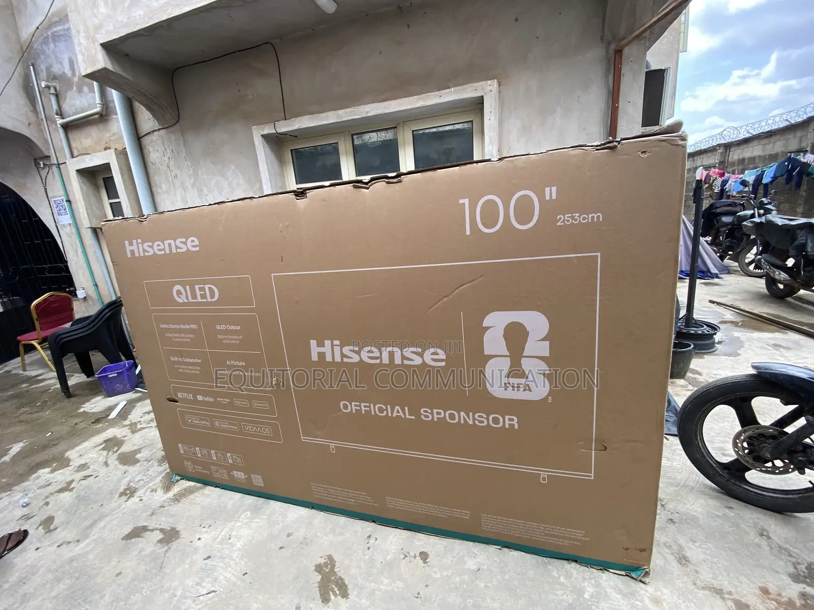 Hisense 100Q7Q 100-Inch QLED TV With Quantum Dot Display Technology