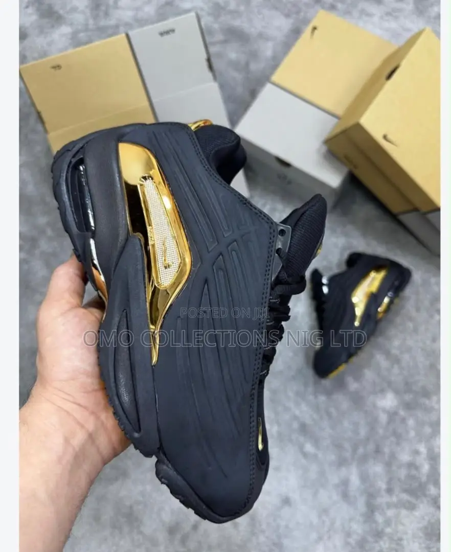 Luxury Men’s Sporty Sneakers – Fully Boxed