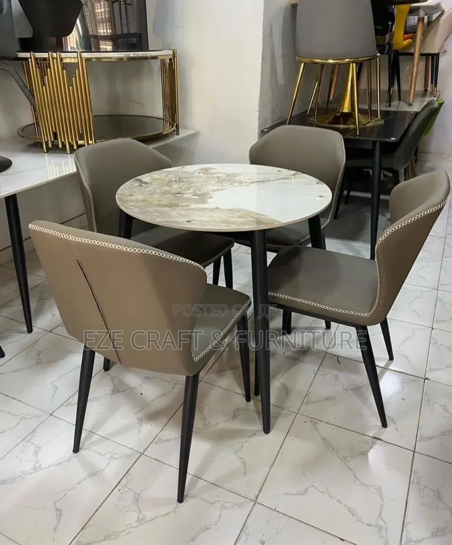 Round Shape by 4seaters Marble Dining Set