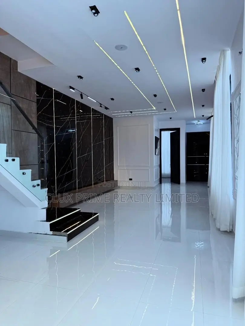 5bdrm Duplex in Lekki for sale