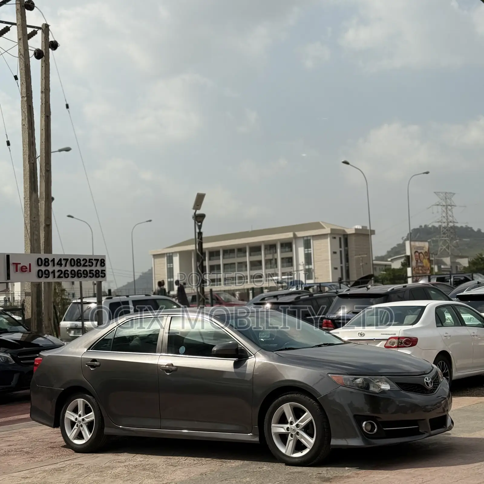 Toyota Camry SE 4dr Sedan (2.5L 4cyl 6A) 2014 Gray