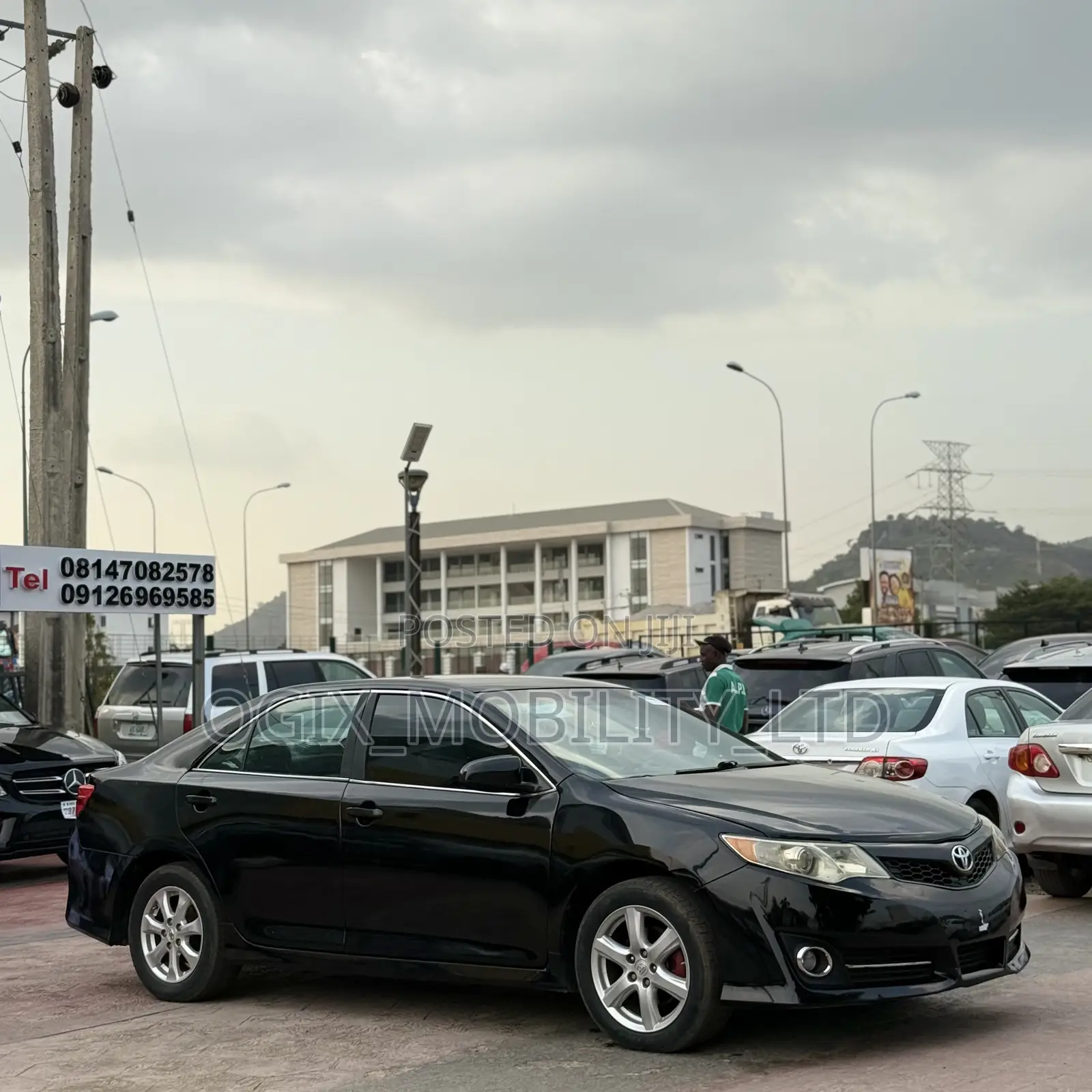 Toyota Camry SE 4dr Sedan (2.5L 4cyl 6A) 2014 Black