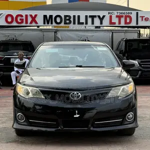 Toyota Camry SE 4dr Sedan (2.5L 4cyl 6A) 2014 Black