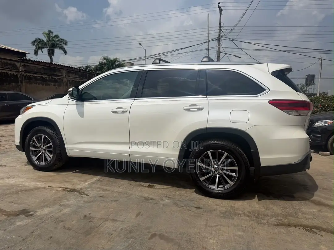 Toyota Highlander XLE 4x2 V6 (3.5L 6cyl 8A) 2018 White