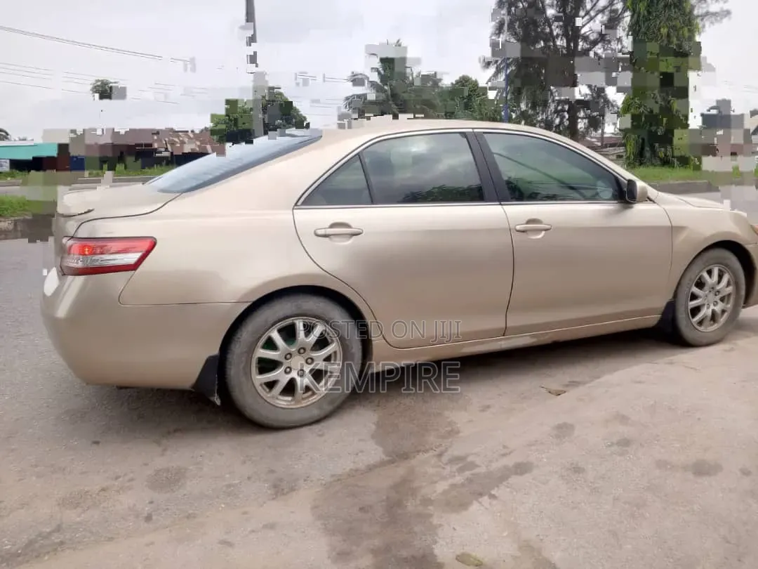 Toyota Camry 2011 Silver