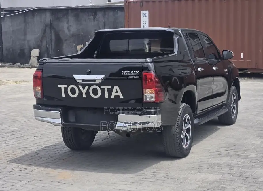 Toyota Hilux 2020 Black