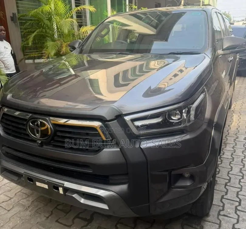 Toyota Hilux 2025 Gray