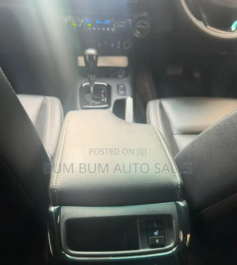 Toyota Hilux 2025 Gray