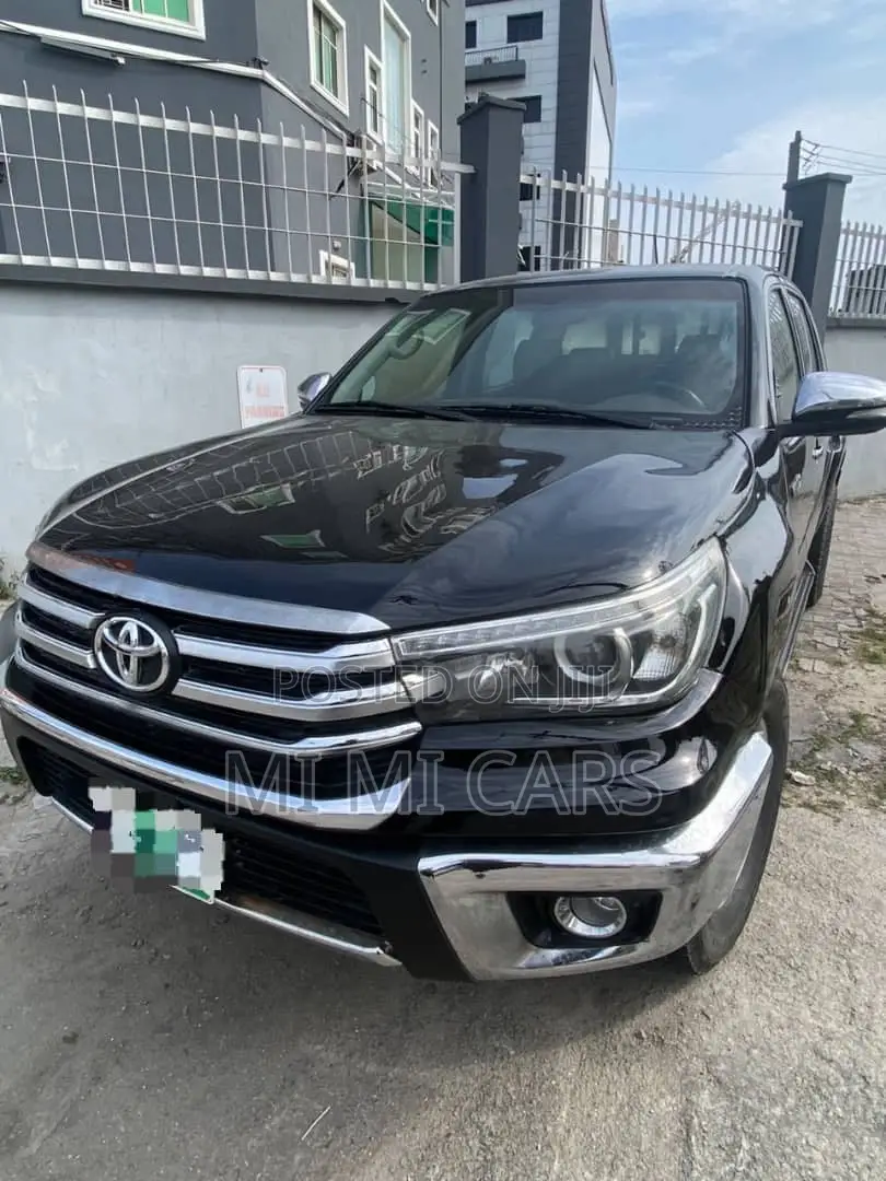 Toyota Hilux SR5 2015 Black